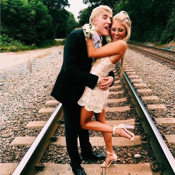 Xenia Boutique Gold Romper - Picture 3 of 3